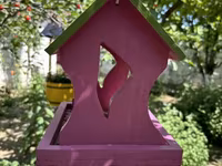 Taxta asılqan quş yemlənməsi - Material: tamamilə taxtadan — 2-rasm