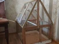 Taxta karkaslı, metal torlu quş qəfəsi/mini voliər - Material: möhkəm — फ़ोटो 3