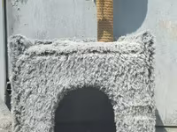 Pişiklər üçün çoxfunksiyalı ev və dırmaşma dirəyi. Boz rəngli, yumşaq — Foto 2