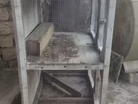 Taxta və metal torlu çoxbölməli qəfəs - Material: taxta karkas, ön və — 照片 1