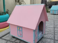 Taxtadan hazırlanmış və suya davamlı boya ilə boyalanmış pişik yuvası — foto 2