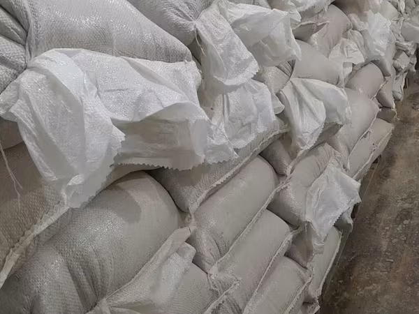 Buğda - 0.42 q. hazır 50 kg kisələrdə Ünvan: Binə savxoz.( Çox alana