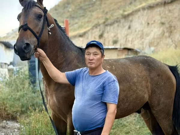 At, French Trotter
