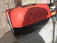 Heyvan daşıma konteyneri - Material: möhkəm plastik - Rəng: qırmızı — 1-rasm