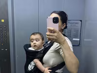 BM BabyBjörn tərzində körpə daşıyıcısı - Rəng: qara (mesh teksturalı — الصورة 2