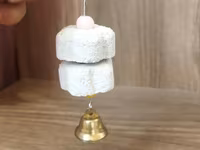 Məhsul: Qəfəs üçün asma quş oyuncağı – mineral daşlı və zəngli — foto 1