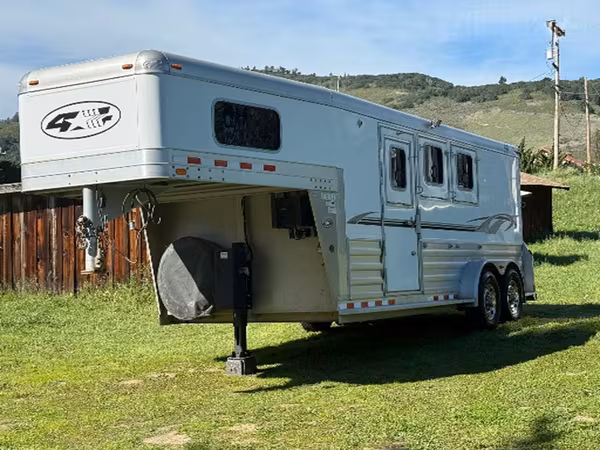 2009 4-Star Trailers 3Horse Gooseneck Gooseneck Horse Trailer