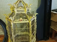Dekorativ “fantaziya” üslubunda işlənmiş quş qəfəsi - Material: metal — 4-rasm