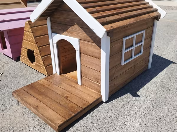 Taxta it evi - Material: keyfiyyətli, qalın taxta panellər; möhkəm