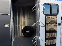 2027 Maverick Trailers Maverick Lite Deluxe 2 Horse * Great Options * Well Built Bumper Pull Horse Trailer — Foto 5