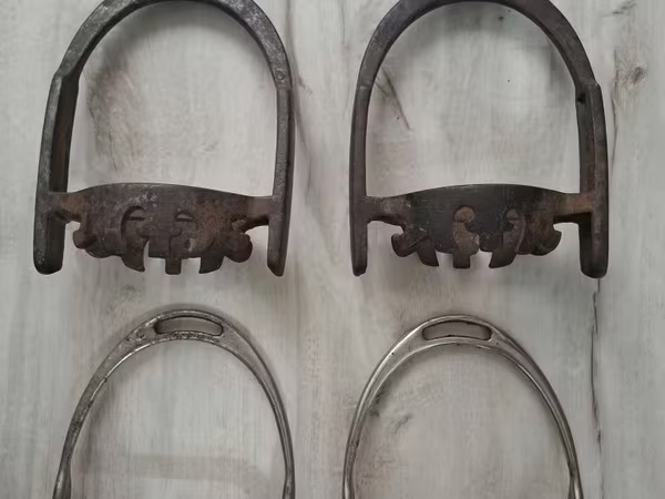 продам стремена производства периода СССР для лошади