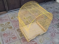 Sarı metal quş qəfəsi - Material: toz boyalı metal karkas, plastik — foto 1