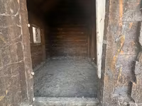 Taxta it evi - Material: tam ağac konstruksiya, qalın taxta gövdə və — Foto 3