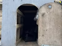 Taxtadan hazırlanmış, qapısı olan it evi. İtinizi küləkdən, yağışdan — фото 2