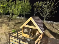 Açıq hava üçün taxta it evi – eyvanlı model - Material: möhkəm taxta — الصورة 2
