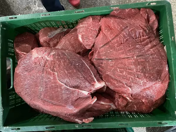 Говядина высший сорт крупный кусок ГОСТ