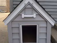 Taxta it evi – dekorativ fasadlı, gable (ikieğimli) damlı modellər - — фото 4