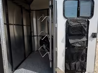 2027 Maverick Trailers 2027 Maverick HS 2 Horse Aluminum & Steel 2400 lbs empty Bumper Pull Horse Trailer — फ़ोटो 4