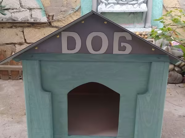 Taxta it evi - Material: möhkəm ağac konstruksiya, cüt yamaclı dam
