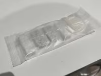 Pişik üçün paslanmayan su qabı. 2 litrlik. üstündə 20 ədəd filtrdən — الصورة 3