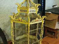 Dekorativ “fantaziya” üslubunda işlənmiş quş qəfəsi - Material: metal — 2-rasm